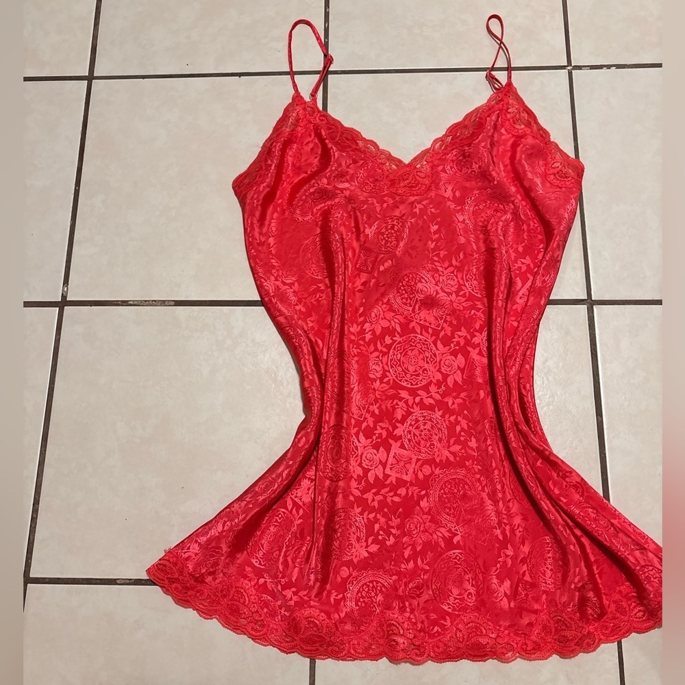 Vintage Victoria's Secret Scarlet Lace Slip - Picture 2 of 3